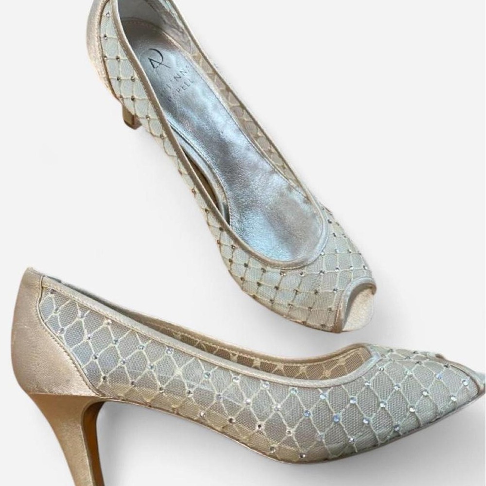Adrianna Pappell beige, mesh, kitten heels size 7